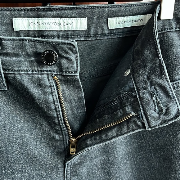 Jones New York Jeans / Park Avenue Curvy / Size 4 - Picture 7 of 14